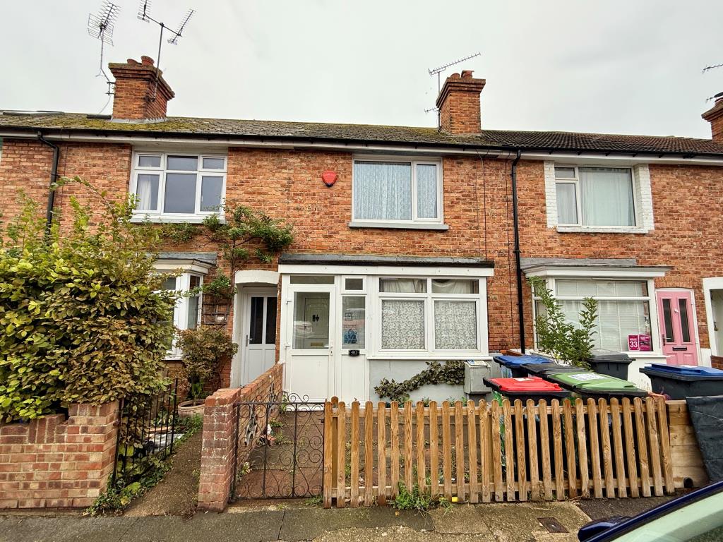 Lot: 132 - THREE-BEDROOM HOUSE FOR IMPROVEMENT - Front of property